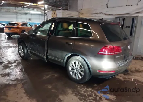 2014 Volkswagen Touareg 3.6L Sport from USA, damaged, VIN WVGEF9BP4ED006768